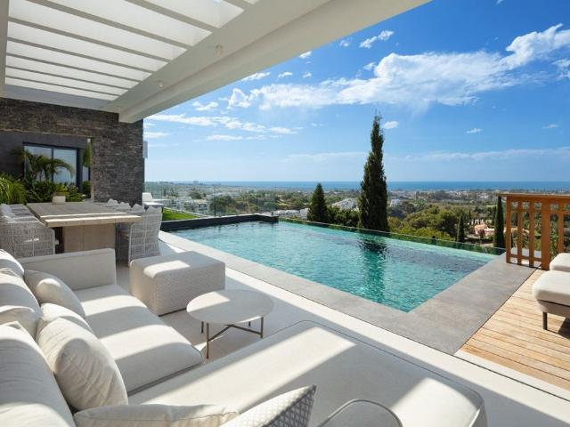 Exclusiva Villa / Chalet de 463 m2 en venta en Marbella, España