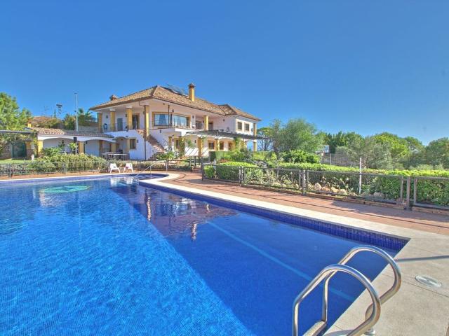 Exclusiva Villa / Chalet de 465 m2 en venta en Estepona, Andalucía