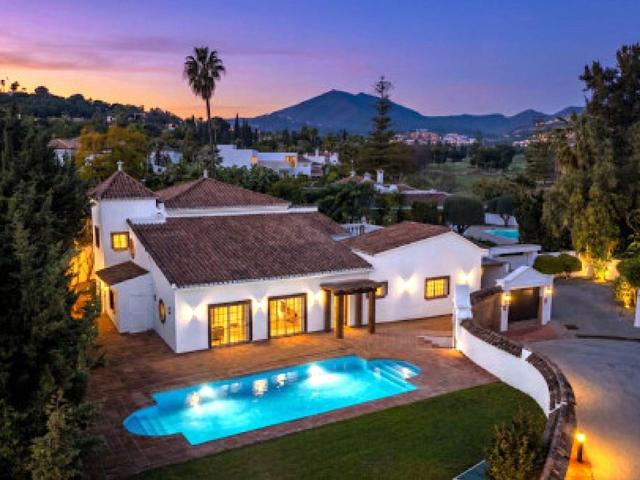 Exclusiva Villa / Chalet de 466 m2 en venta en Marbella, Andalucía