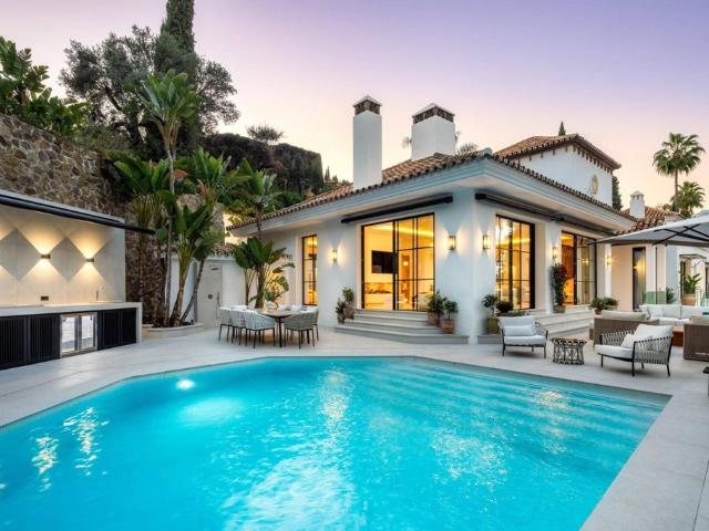 Exclusiva Villa / Chalet de 492 m2 en venta en Benahavís, España