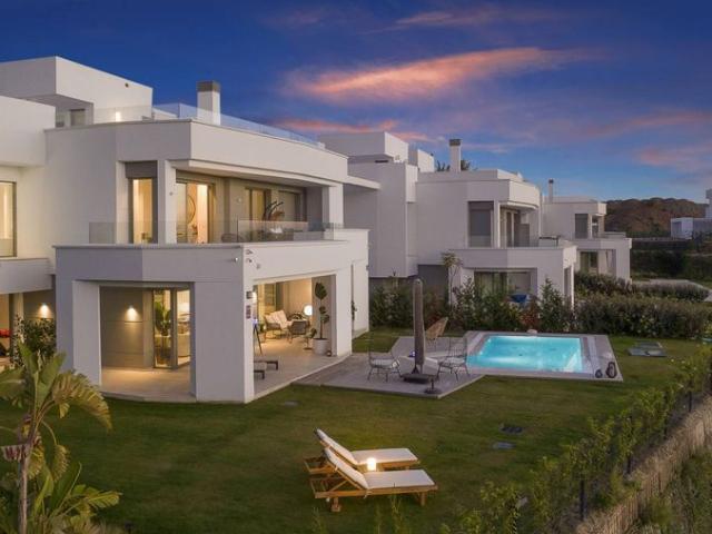 Exclusiva Villa / Chalet de 400 m2 en venta en Urbanización Marbella Este, España