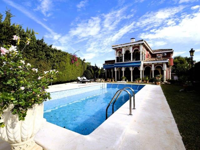 Exclusiva Villa / Chalet de 408 m2 en venta en Torrevieja, España