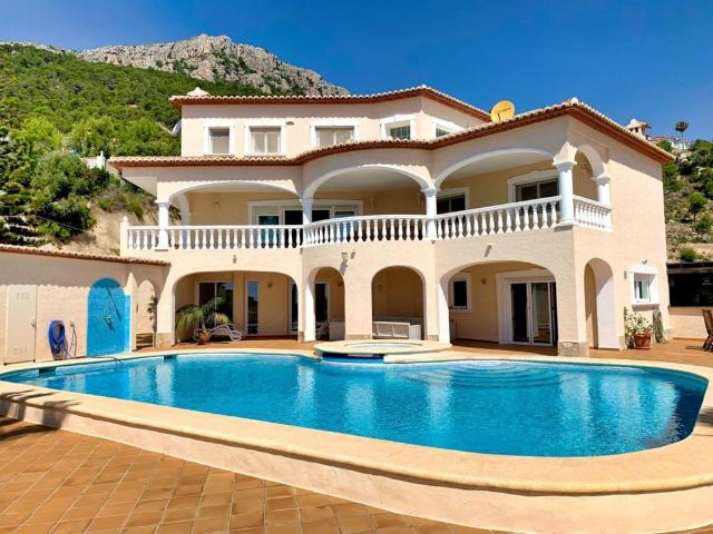 Exclusiva Villa / Chalet de 415 m2 en venta en Calpe, España