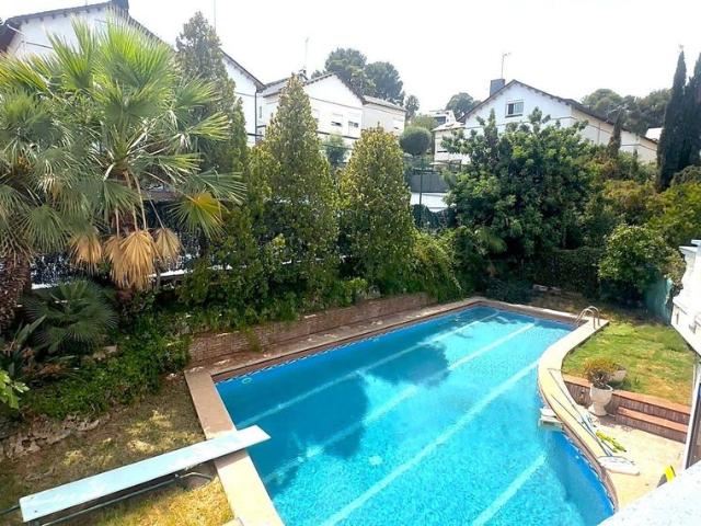 Exclusiva Villa / Chalet de 434 m2 en venta en Castelldefels, España