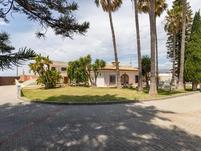 Exclusiva Villa / Chalet de 439 m2 en venta en Motril, España