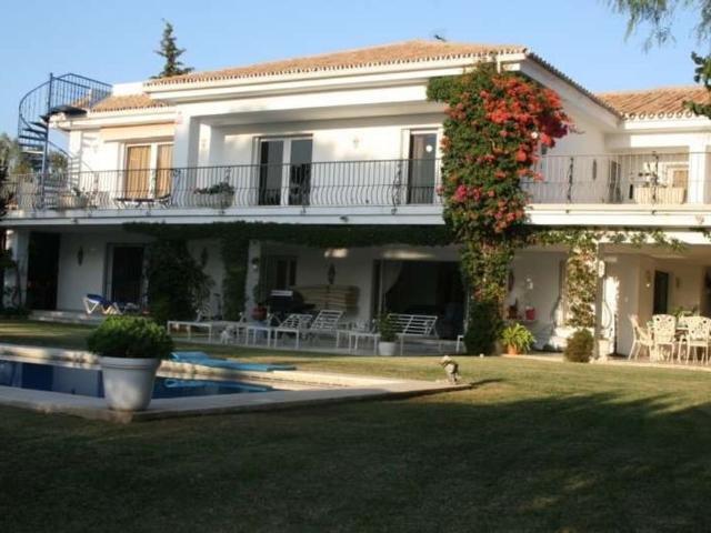 Exclusiva Villa / Chalet de 550 m2 en venta en Estepona, España