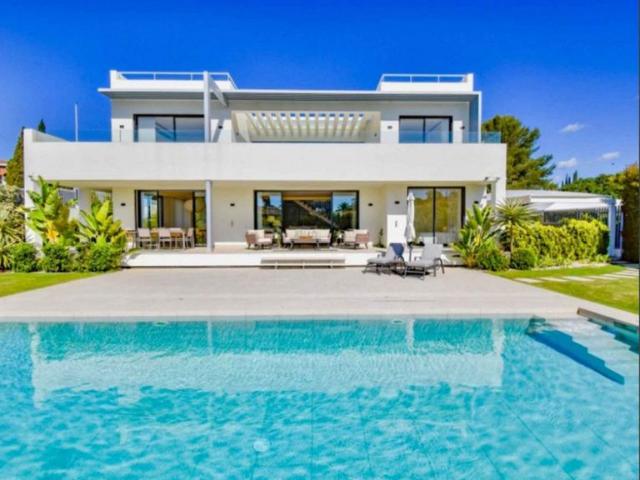 Exclusiva Villa / Chalet de 559 m2 en venta en Marbella, Andalucía