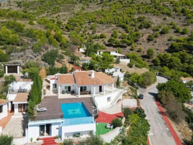 Exclusiva Villa / Chalet de 570 m2 en venta en Marbella, Andalucía