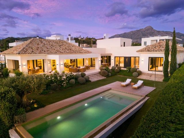 Exclusiva Villa / Chalet de 581 m2 en venta en Marbella, Andalucía