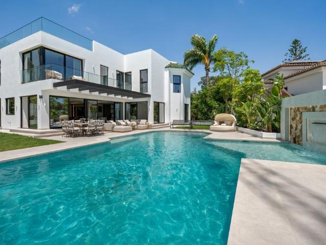 Exclusiva Villa / Chalet de 507 m2 en venta en Marbella, España