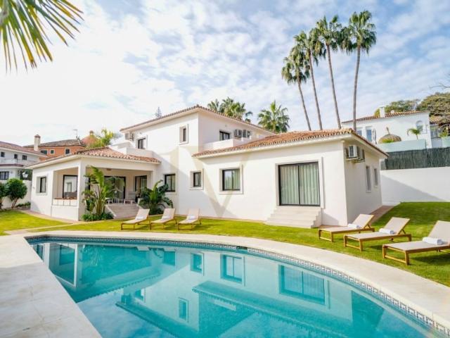 Exclusiva Villa / Chalet de 510 m2 en venta en Marbella, Andalucía