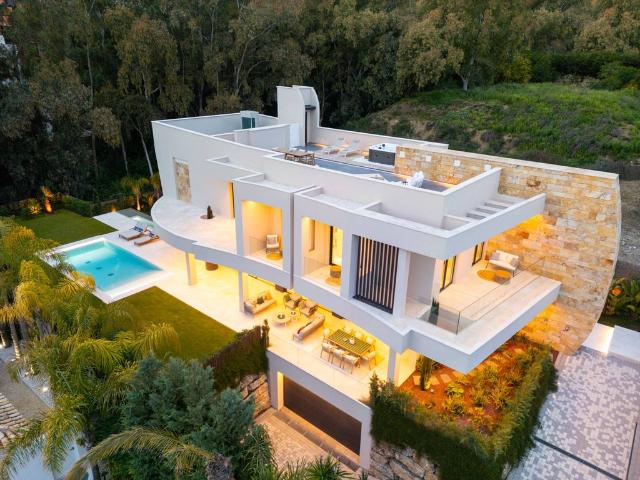 Exclusiva Villa / Chalet de 653 m2 en venta en Nueva Andalucia, España