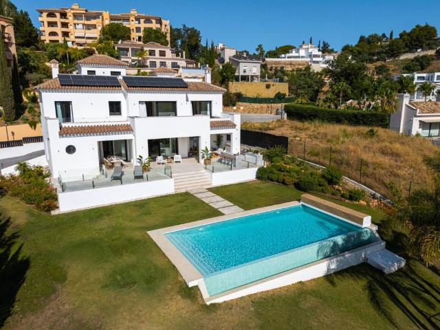 Exclusiva Villa / Chalet de 638 m2 en venta en Marbella, Andalucía