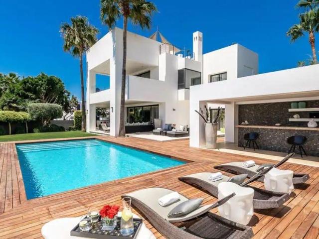 Exclusiva Villa / Chalet de 767 m2 en venta en Marbella, Andalucía