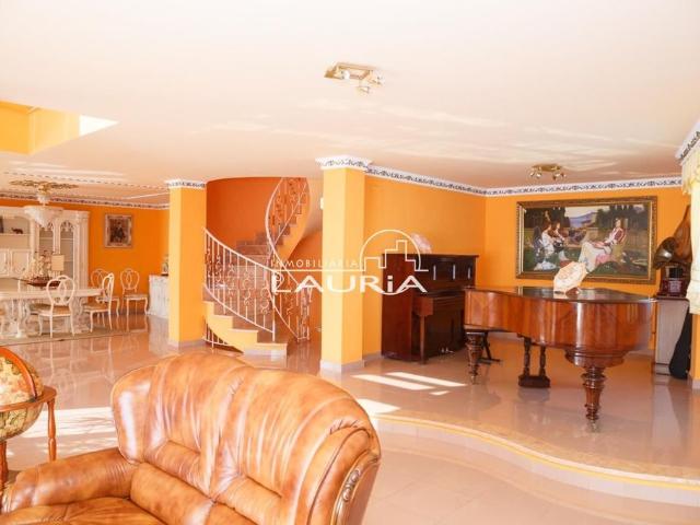 Exclusiva Villa / Chalet de 768 m2 en venta en Chiva, España