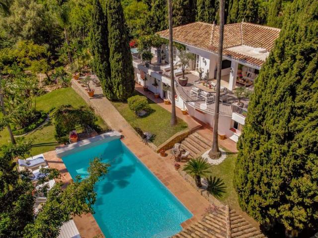 Exclusiva Villa / Chalet de 704 m2 en venta en Marbella, España