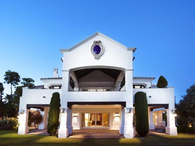 Exclusiva Villa / Chalet de 714 m2 en venta en Marbella, Andalucía