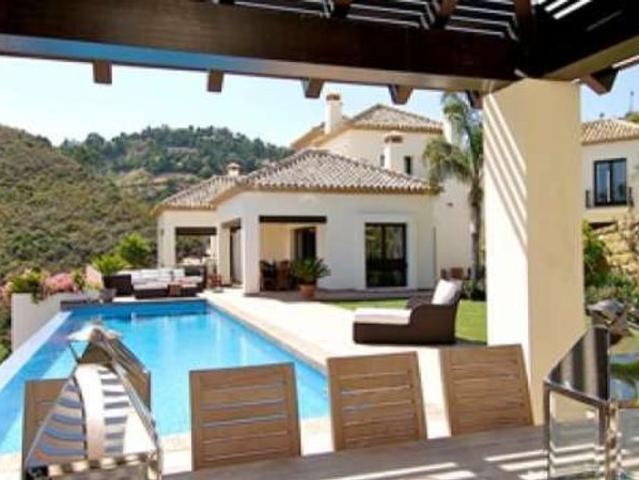 Exclusiva Villa / Chalet de 725 m2 en venta en Marbella, España