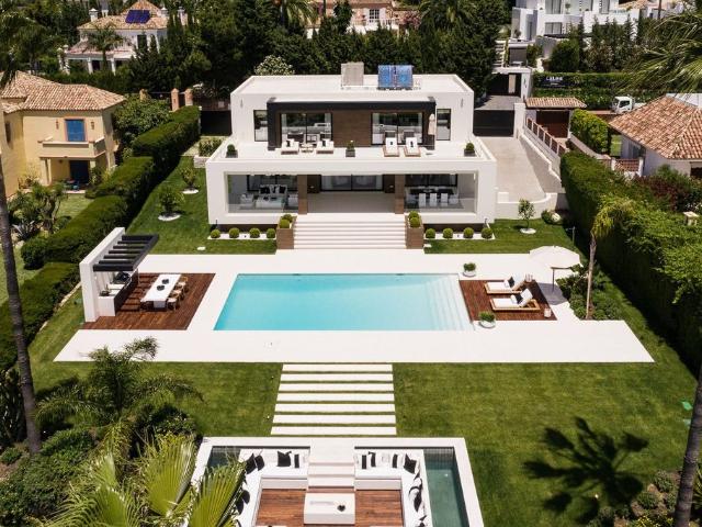 Exclusiva Villa / Chalet de 840 m2 en venta en Marbella, Andalucía