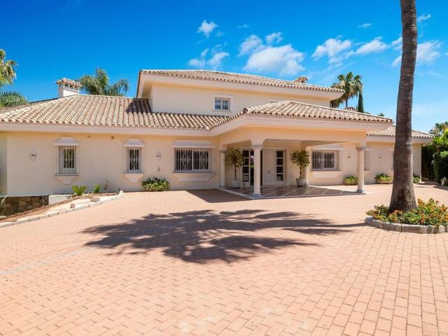 Exclusiva Villa / Chalet de 890 m2 en venta en Nueva Andalucia, España