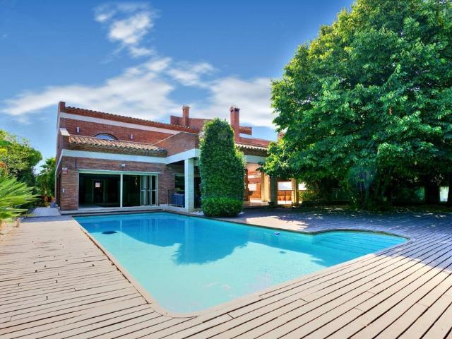 Exclusiva Villa / Chalet de 800 m2 en venta en Cambrils, Cataluña