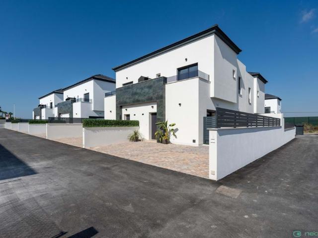 Exclusiva Villa / Chalet de 94 m2 en venta en Alicante, España
