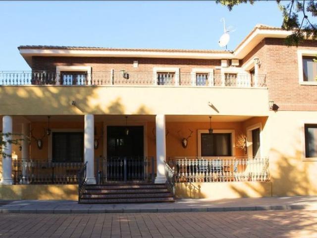 Exclusiva Villa / Chalet de 966 m2 en venta en Elda, España
