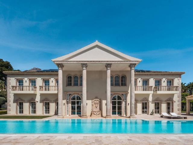 Exclusiva Villa / Chalet de 966 m2 en venta en Marbella, Andalucía