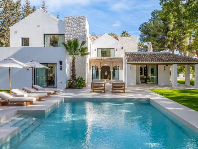 Exclusiva Villa / Chalet de 983 m2 en venta en Marbella, Andalucía