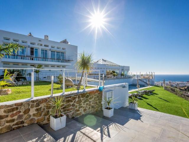 Exclusiva Villa / Chalet de 900 m2 en venta en Estepona, España