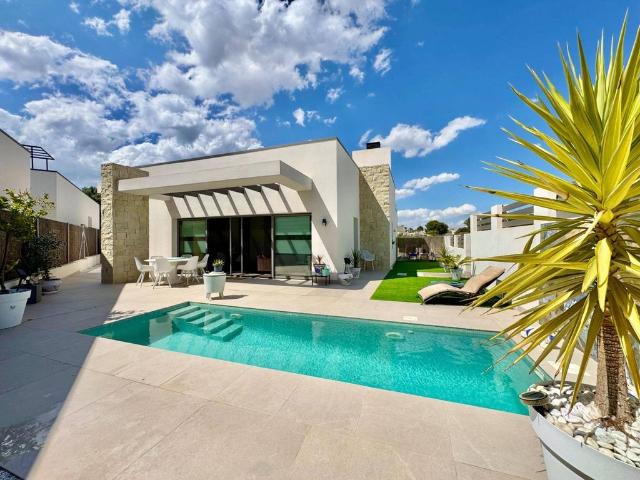 Exclusiva Villa / Chalet de 90 m2 en venta en San Miguel de Salinas, España