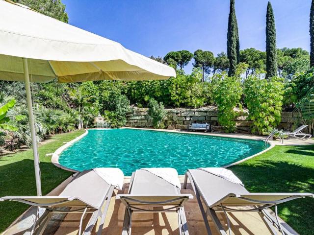 Exclusiva Villa / Chalet en alquiler Urbanización Marbella Este, España
