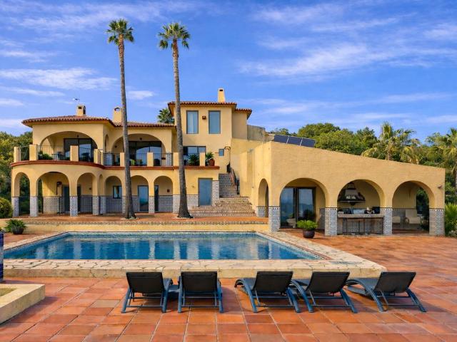 Exclusiva Villa / Chalet en venta Estepona, Andalucía