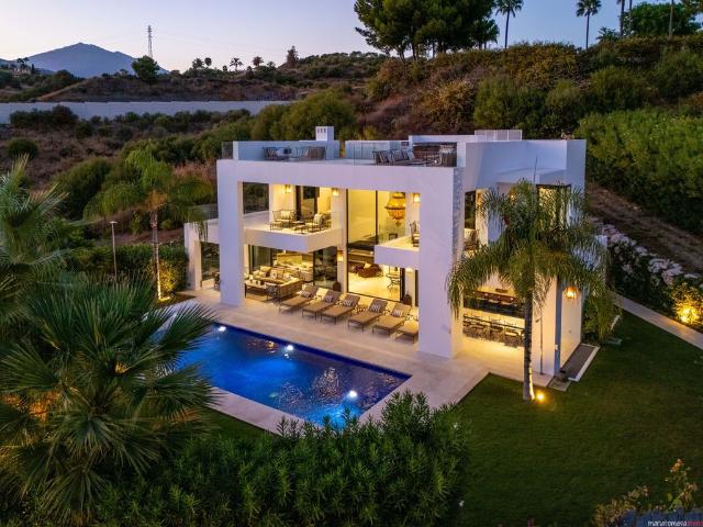 Exclusiva Villa / Chalet en venta Marbella, España