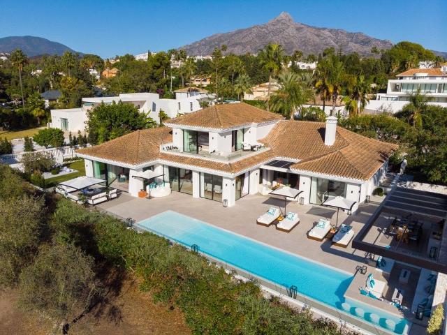 Exclusiva Villa / Chalet en venta Marbella, España