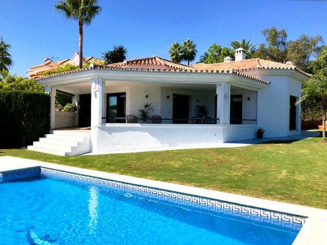 Exclusiva Villa / Chalet en venta Marbella, España