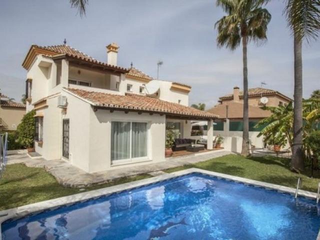 Exclusiva Villa / Chalet en venta Marbella, España