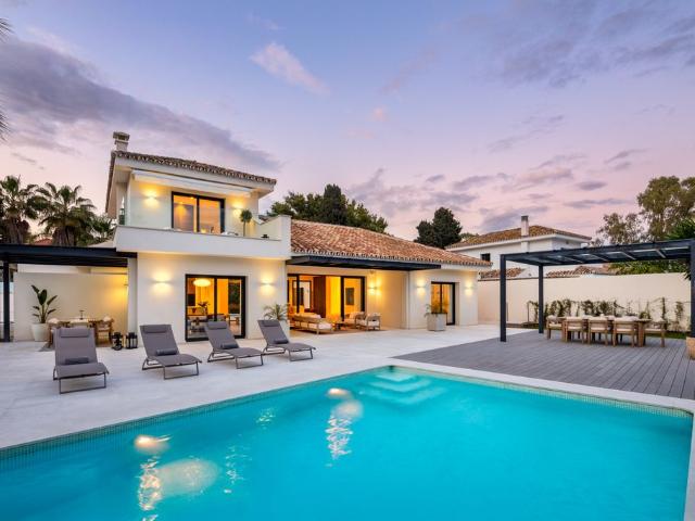 Exclusiva Villa / Chalet en venta Marbella, España