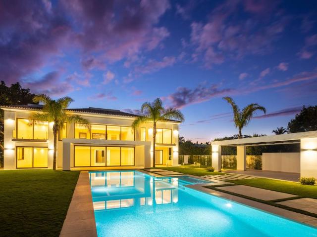 Exclusiva Villa / Chalet en venta Marbella, España