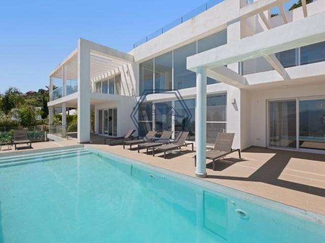 Exclusiva Villa / Chalet en venta Ojén, España