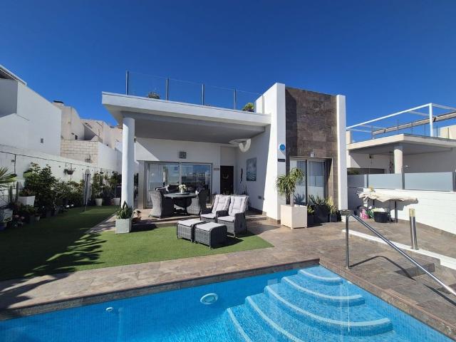 Exclusiva Villa / Chalet en venta Orihuela, España
