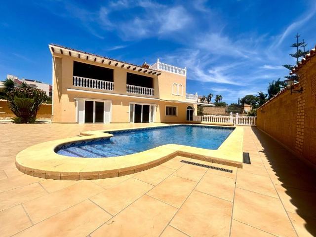 Exclusiva Villa / Chalet en venta Águilas, España