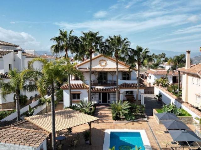 Exclusiva Villa / Chalet en venta Alhaurín el Grande, España