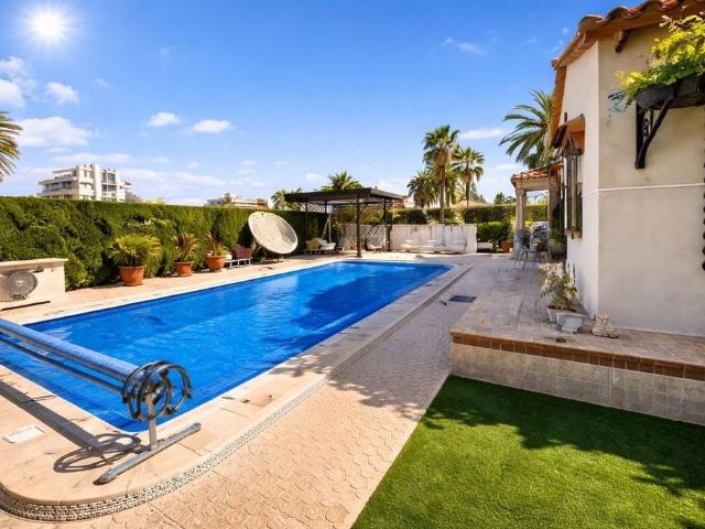 Exclusiva Villa / Chalet en venta Cabo Roig, Comunidad Valenciana