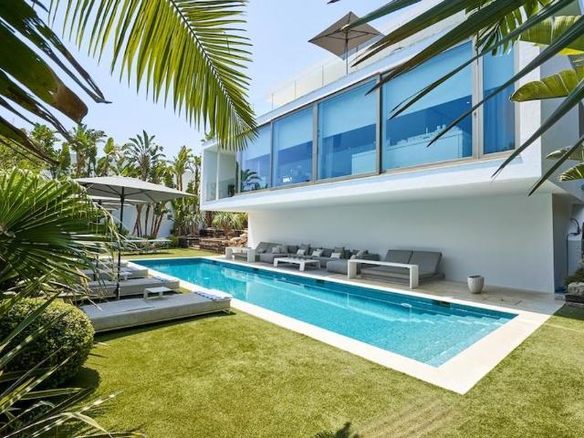 Exclusiva Villa / Chalet en venta Cap Martinet, Baleares