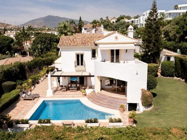 Exclusiva Villa / Chalet en venta El Paraíso, España