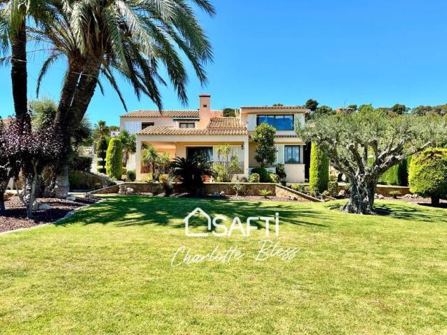 Exclusiva Villa / Chalet en venta El Vendrell, Cataluña