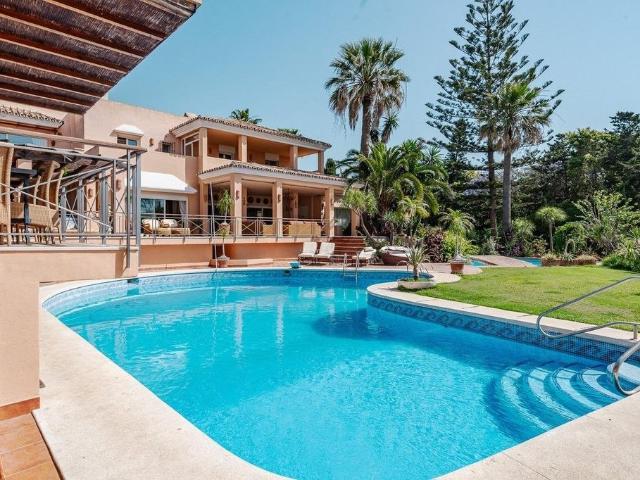 Exclusiva Villa / Chalet de 923 m2 en venta en Estepona, Andalucía