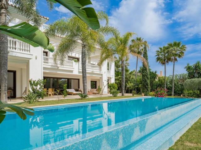 Exclusiva Villa / Chalet en venta Estepona, Andalucía