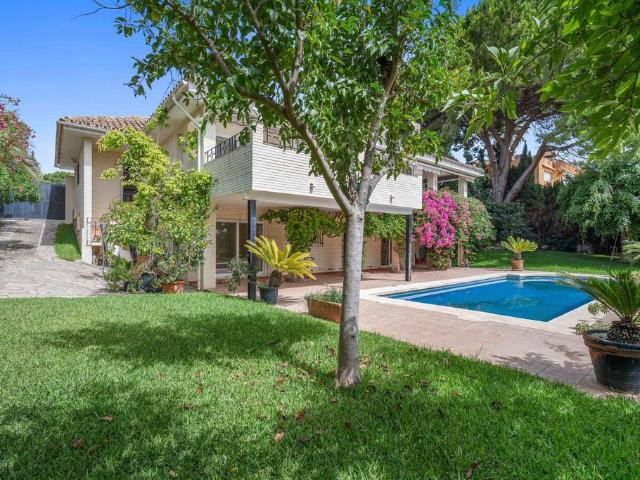 Exclusiva Villa / Chalet en venta Guadalmina, España